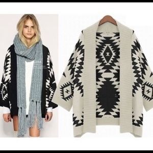 White Cream / Black Tribal Aztec Cardigan ❤️